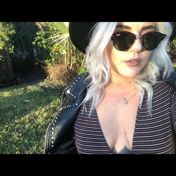 Meet your Posher, Olivia - Picture 2 of 3